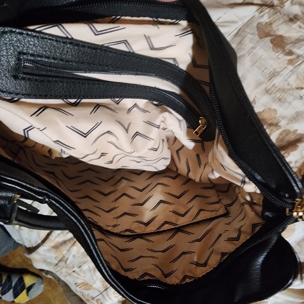 Beautiful Black Purse - Picture 3 of 3